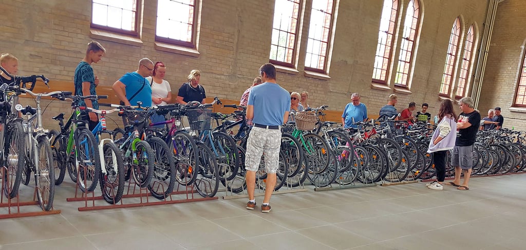 In der Wittenberger Exerzierhalle gab es wieder eine Versteigerung von Fundsachen. Im Angebot waren diverse Fahrräder.