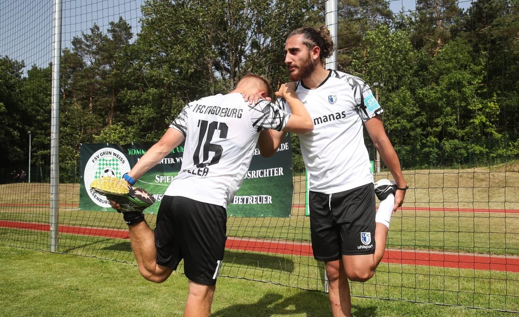 FCM-Spieler Andreas Müller (l.) mit dem gebürtigen Kanadier und FCM-Neuzugang Belal Halbouni.