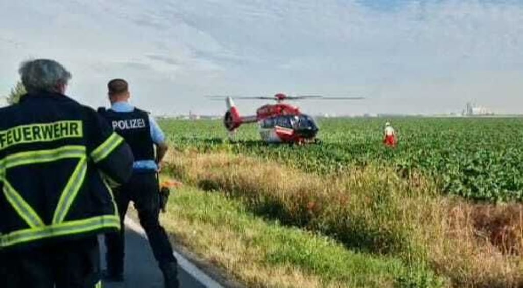 Ein 61-jähriger Radfahrer ist auf der Landstraße zwischen Bernburg und Poley schwer verletzt worden und musste dem Hubschrauber abtransportiert werden.