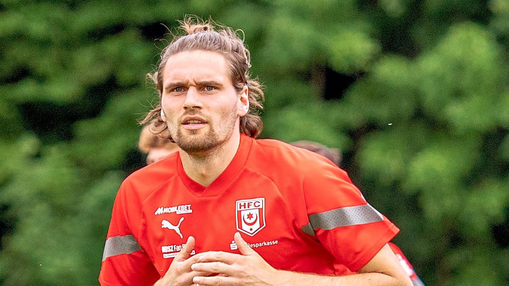 Jonas Nietfeld führt den HFC seit 2020 als Kapitän an.