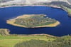 Luftaufnahme der Burgwallinsel in der Müritz.