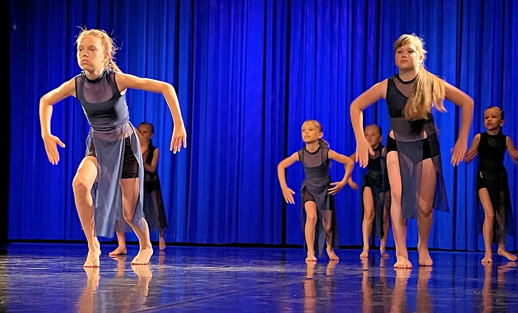 Ausdrucksstark, leidenschaftlich und synchron: Die Magdeburger Modern-Dance-Mädels bewiesen schon bei der Generalprobe ihr Können. Wer ihnen zuschaut, bekommt Lust, selbst zeitgenössische Tänze zu erlernen.