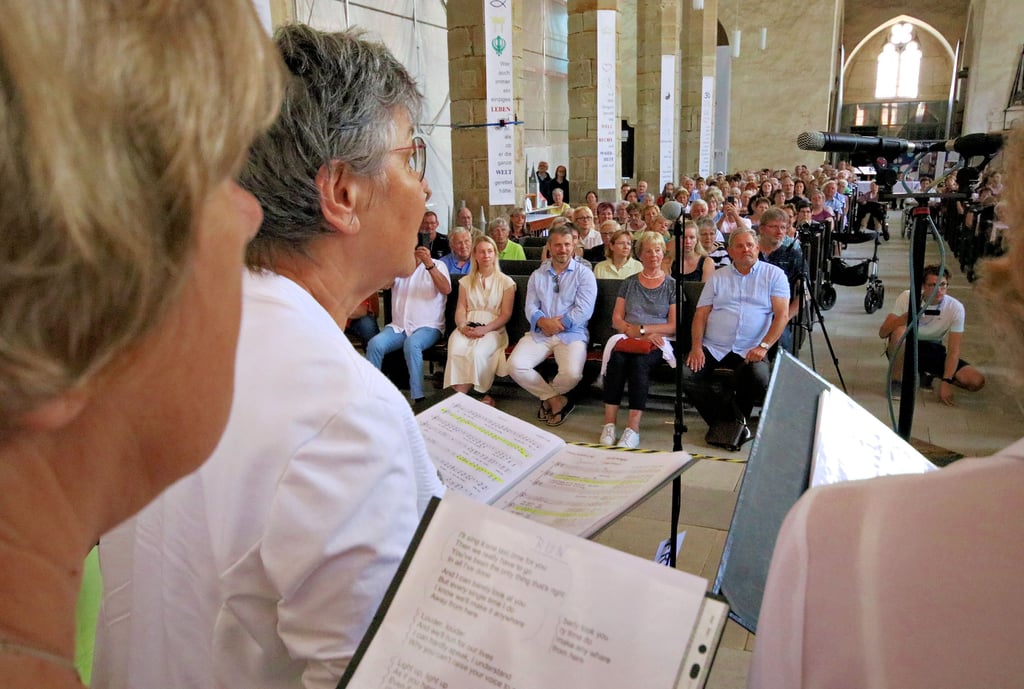 Der Calbenser Frauenchor inTakt hatte natürlich auch einige Auftritte bei dem Konzert. Monatelang hatten die Frauen ihre Lieder einstudiert und dabei Wert darauf gelegt, sich stimmlich immer wieder zu verbessern. Der Einsatz hatte sich aus der Sicht des Publikums gelohnt.