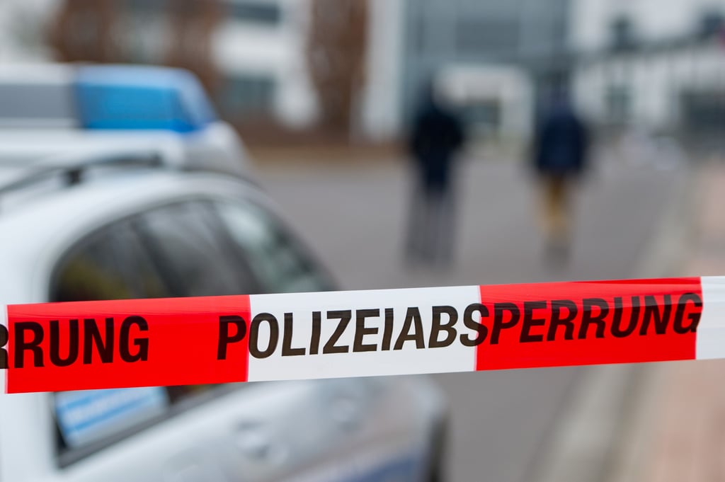 Absperrband der Polizei an einem Einsatzort