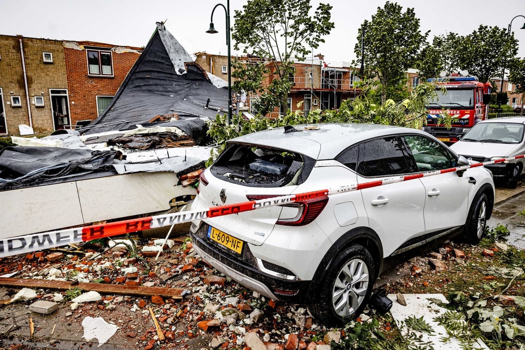 Erheblichen Schaden richtete eine Windhose in der niederländischen Stadt Zierikzee an.