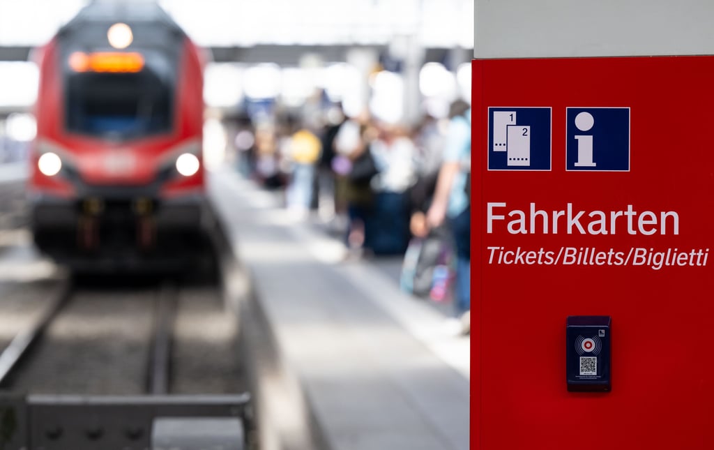 Bei ihrer Fahrt ohne Ticket wurden zwei Schwestern erwischt und nach einem Fluchversuch in Halle von der Polizei gestellt.