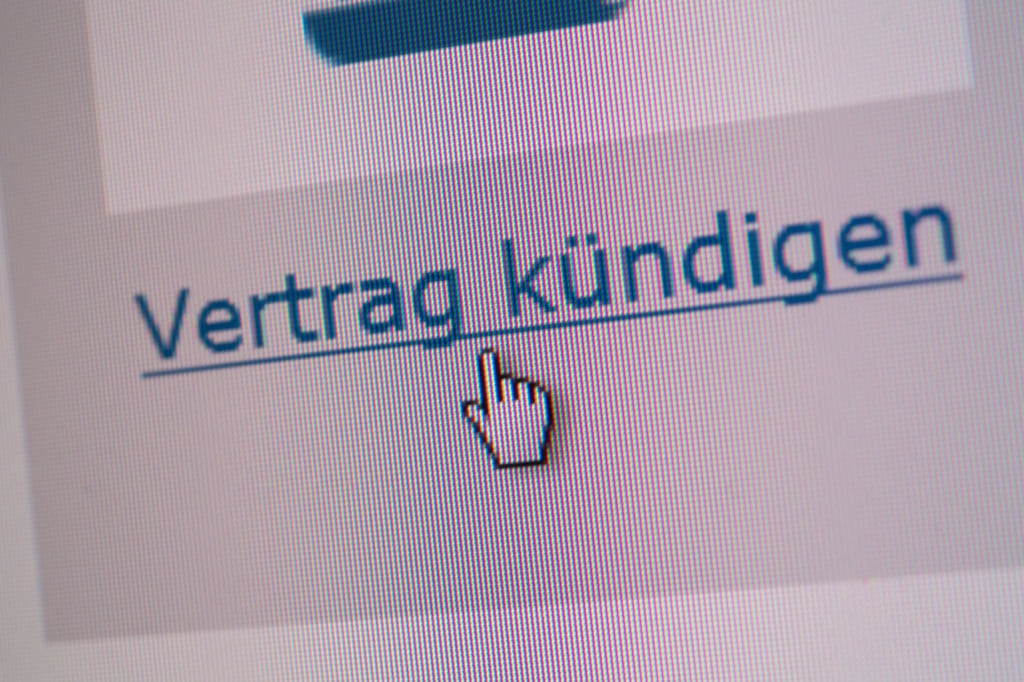 Ab dem 1. Juli müssen Unternehmen auf ihren Seiten einen Kündigungsbutton anbieten. Verstecken dürfen sie den allerdings nicht.