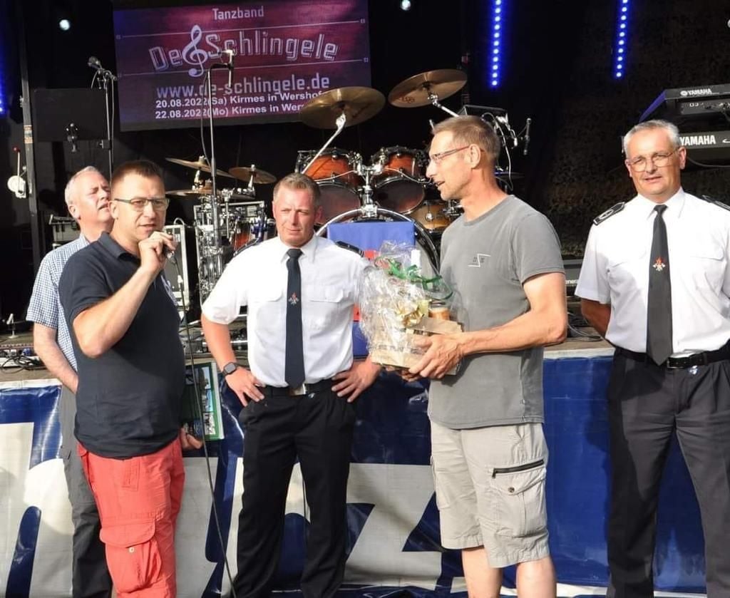 Die Wettelröder Marco Manhardt (2.v.l.) und Lutz Thiele (4.v.l) bei der Dankeschönveranstaltung in Kall.