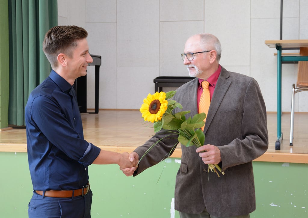 Mathes Meseberg löst am 1. August 2022 Ronald Konrad als Schulleiter der Oskar-Linke-Gemeinschaftsschule in Magdeburg ab.