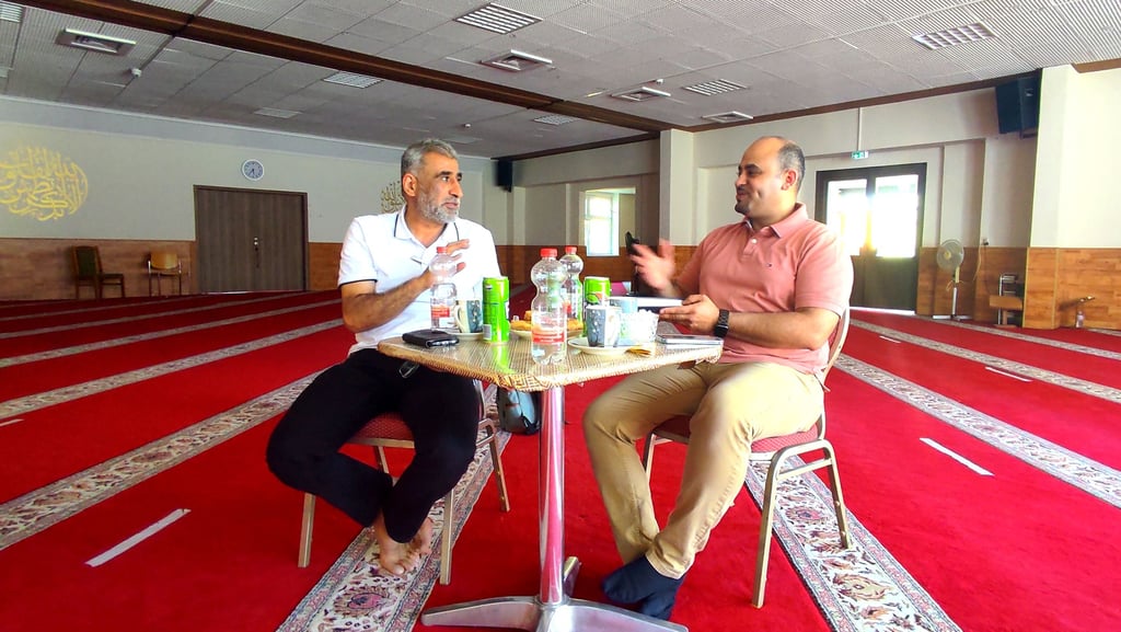 Imam Moustafa Hassanein (links) und Mohamed Msaik (rechts) in der Al Rahma Moschee in Stendal