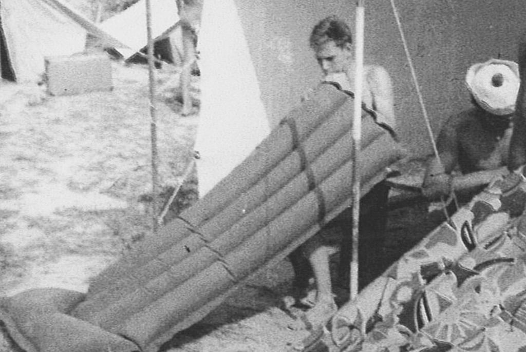 Auch Klaus Albrecht war als 14-jähriger Lehrling zum Zeltaufbau in Gager.