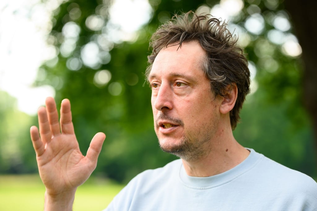 Schauspieler Hans Löw kann gut mal allein sein.