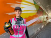 Graffitikünstlerin Claudia Walde, international unter dem Pseudonym MadC bekannt, gestaltet derzeit die Widerlager der Eisenbahnbrücken über dem Magdeburger Tunnel.