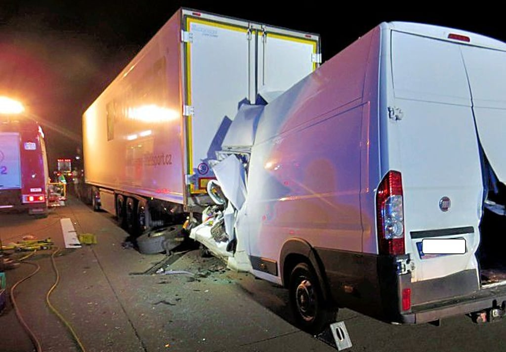 Tödlicher Unfall an der A38: Bei dem Unfall starb der Fahrer des Kleintransporters.