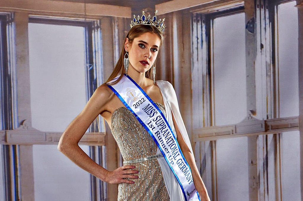 Sarah Bauroth aus Naumburg posiert als Miss Supernational. Überzeugt sie nun zur Wahl der Miss Universe Germany in Düsseldorf?