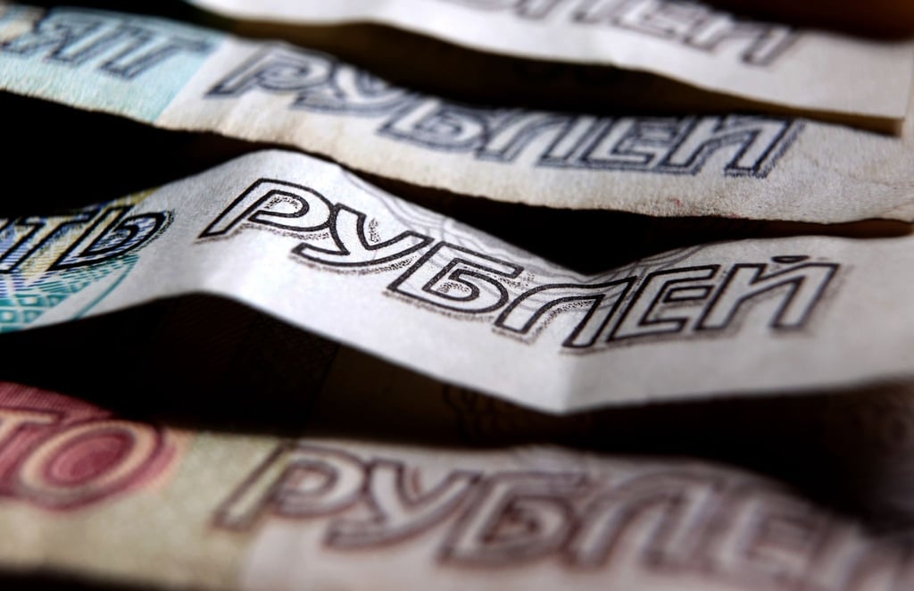 Der Rubel hat ein neues Hoch gegenüber den Leitwährungen Dollar und Euro erreicht.
