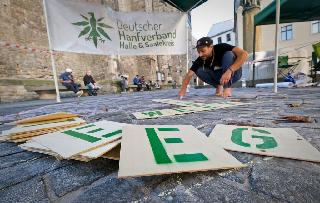Im September 2020 hatte der Hanfverband Halle-Saalekreis auf dem Boulevard in Halle bereits eine Mahnwache abgehalten.