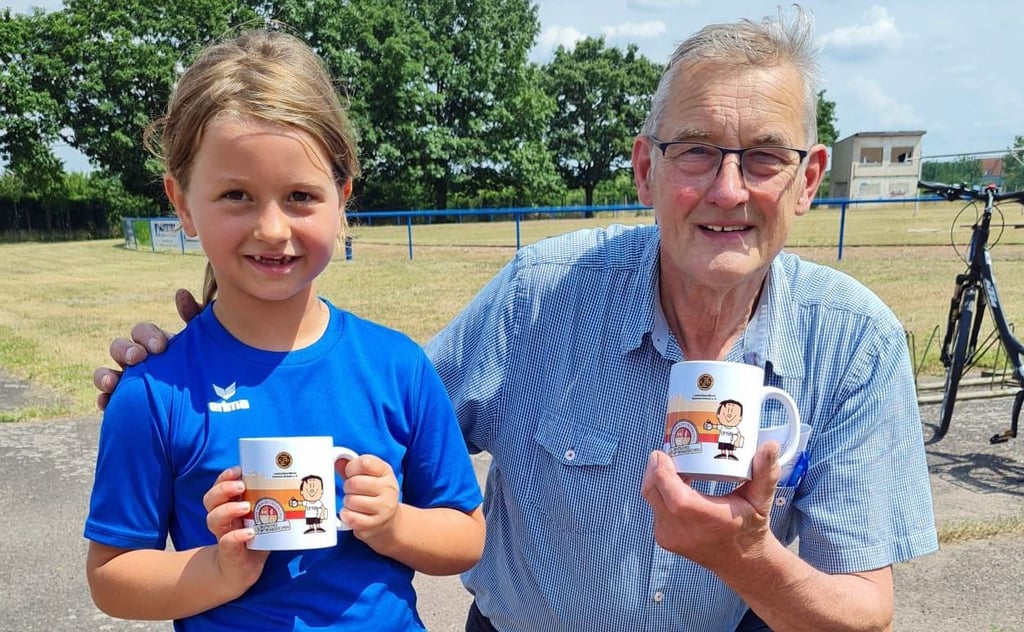 Die fünfjährige Rebecca Schulz und der 72-jährige Gerhard Borstell waren die jüngsten und ältesten Teilnehmer beim Sportfest des SV Germania Tangerhütte.