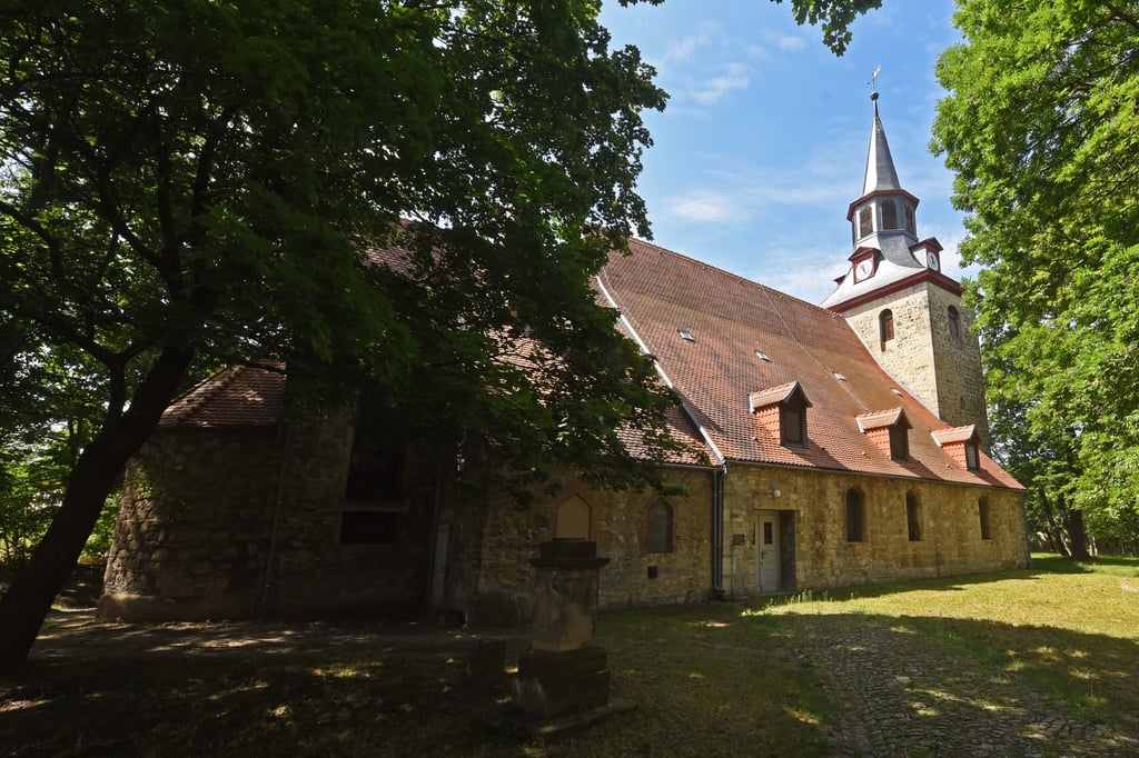 Die Hoymer Kirche trägt auch den Beinamen Vogelkirche.
