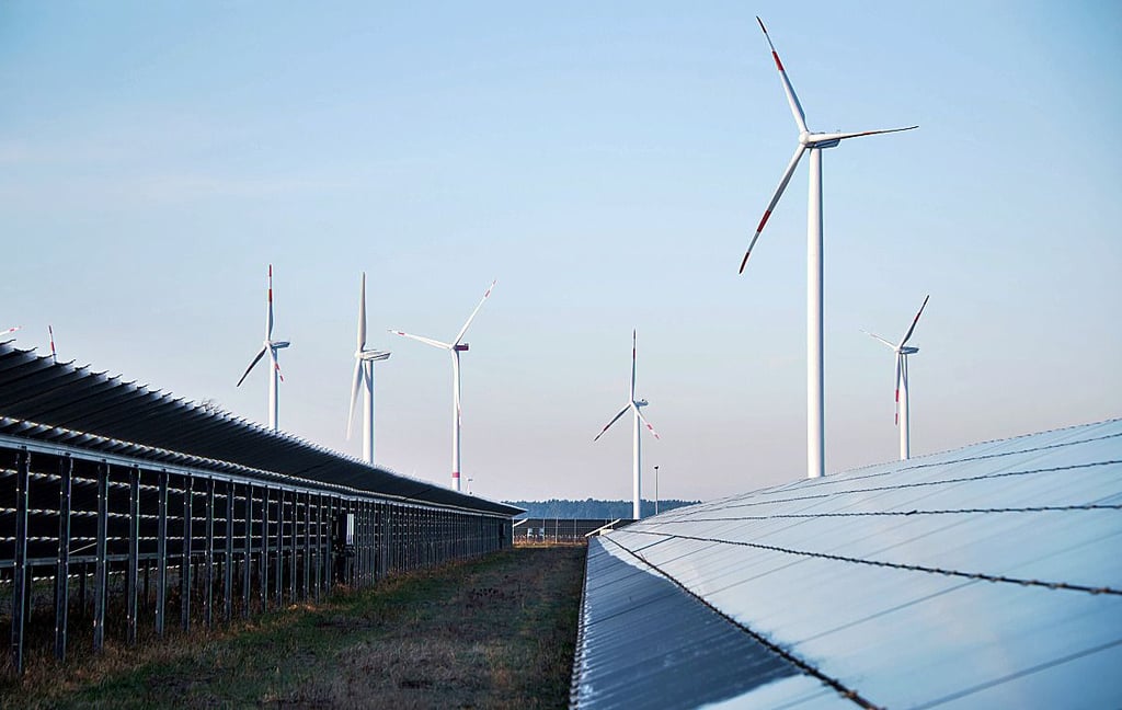 Einwohner mit Anlagen für erneuerbare Energien wie Solarparks vor der Haustür sollen davon künftig finanziell profitieren.