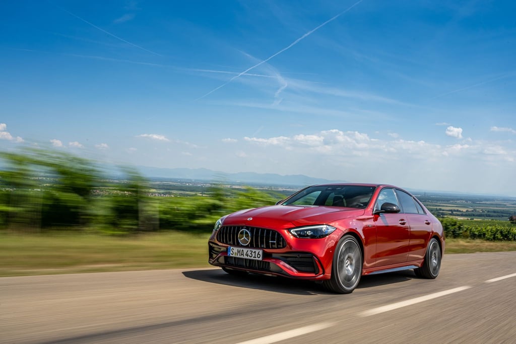 Limousine mit Biss: Den sportlichen C43 bringt Mercedes-AMG nicht nur als Limousine, sondern auch als Kombi.