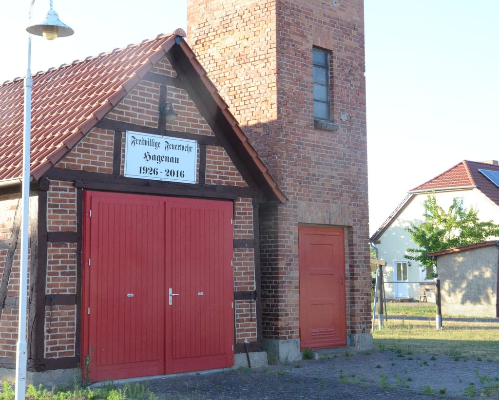 Demnächst erfolgt eine Bestandsaufnahme des Inventars im Feuerwehrgerätehaus in Hagenau. Der Bestand geht in die Stadt Kalbe über. Damit ist der Feuerwehrstandort geschlossen.