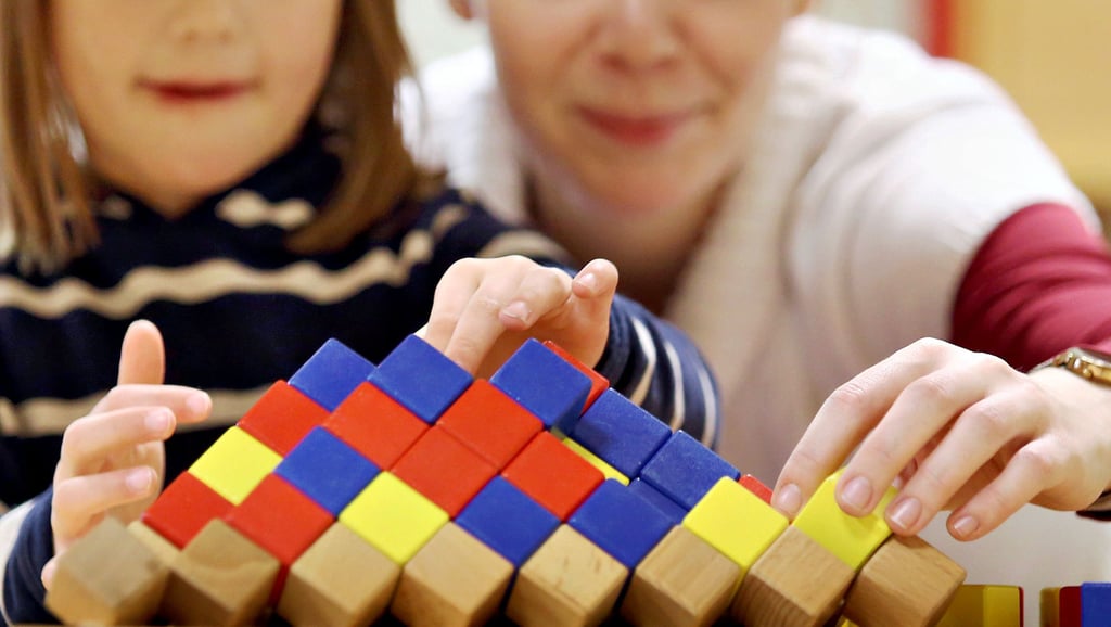 Spielerisch wird in der Frühförderstelle mit Kindern gearbeitet, um sie in ihrer Entwicklung zu unterstützen.