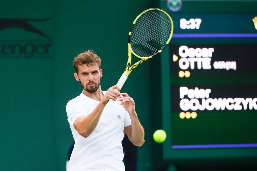 Hatte seine Tennisschläger auf dem Flug nach London zum Glück im Handgepäck dabei: Oscar Otte ist in Aktion.