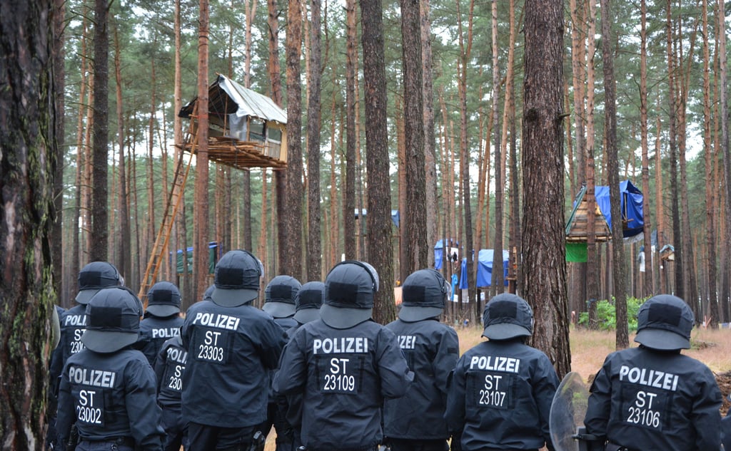 Wenn die Waldbesetzung bei Waldbrandwarnstufe 5 unterbrochen werden muss, dürfte ein Polizeieinsatz bevorstehen.