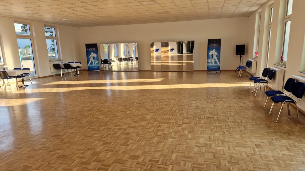 Der Magdeburger Tanzklub Blau-Silber hat eine neue Trainingsstätte. Ab dem 1. Juli 2022 trainieren die Mitglieder in der Gröperstraße 16 in Neue Neustadt.