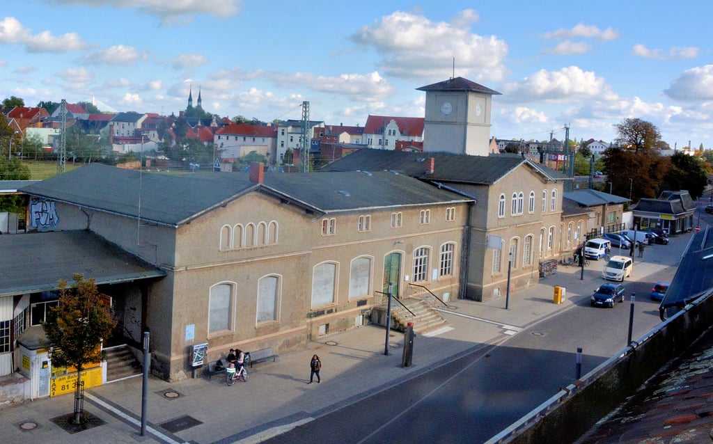 Der Bahnhof Schönebecks soll zu einem echten Aushängeschild der Stadt werden. Die SWB will das denkmalgeschützte Gebäude wiederbeleben.