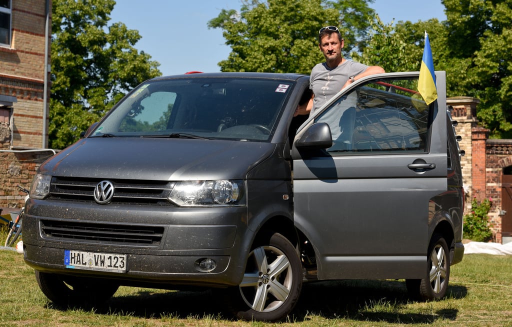 Eselpreisträger Thomas Weber stellte einen Hilfsgütertransport mit zwölf Transportern zusammen.