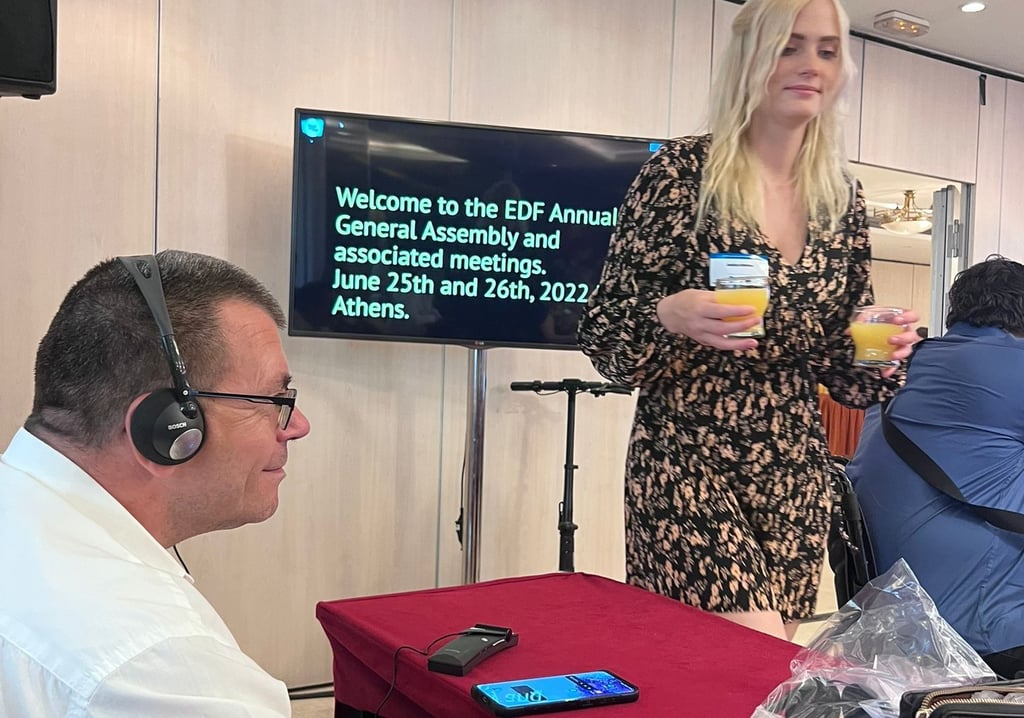 Marcus Graubner und Assistentin Maria Quednau bei der Tagung des EDF in Athen.