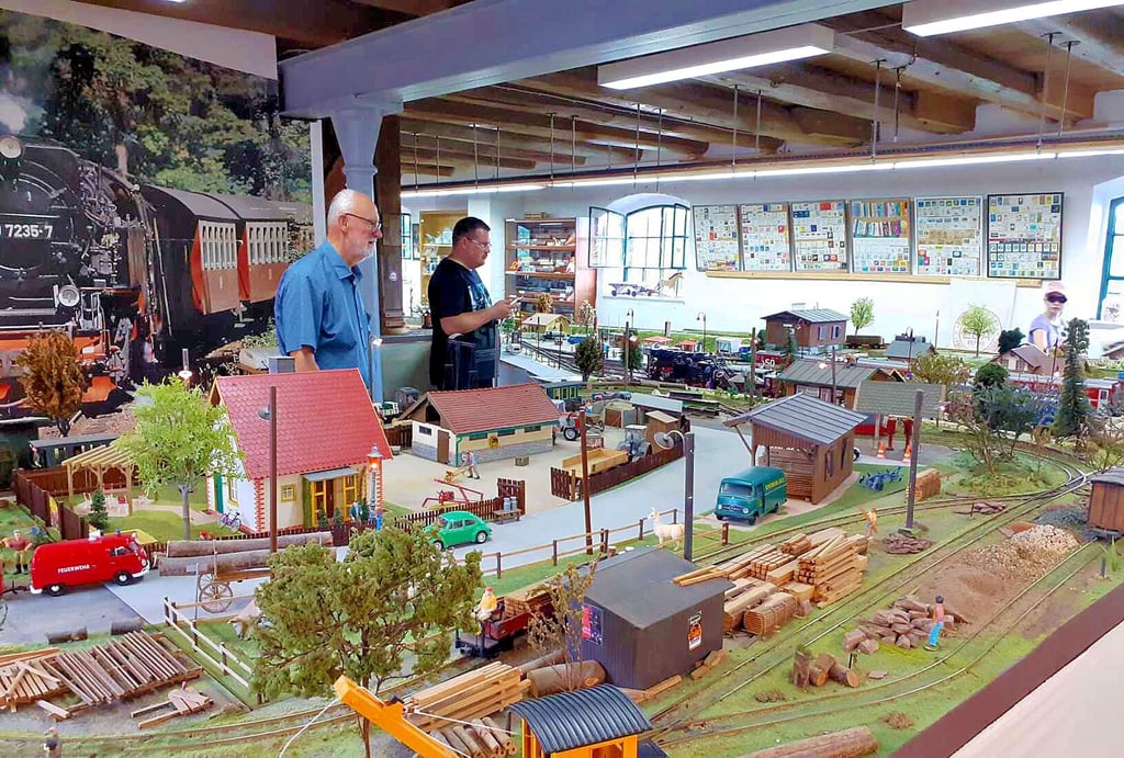 Auf der großen Modellbahnanlage, die im Obergeschoss des Feldmanns aufgebaut ist, gibt es immer wieder Neues zu entdecken.