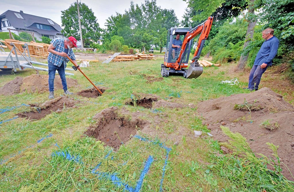 In Schwemsal laufen die Arbeiten. In Kürze sollen hier Kinder nach Lust und Laune toben.