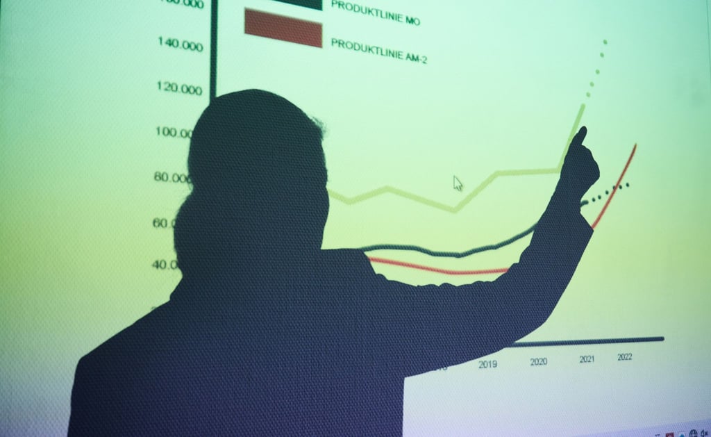 Börsennotierte Konzerne in Deutschland haben einer Studie zufolge mehr weibliche Führungskräfte in die Topetage geholt.