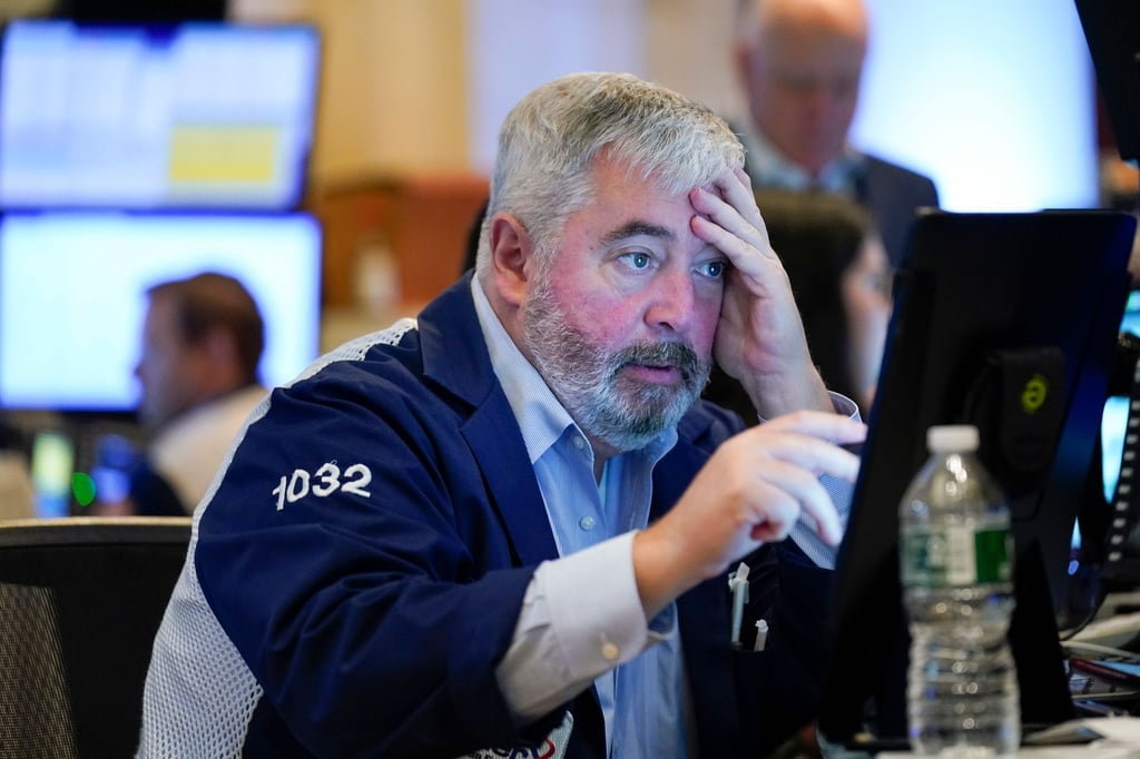 Händler arbeiten auf dem Parkett der Wall Street. Die US-Börsen schließen am letzten Tag im Juni mit einer erschreckend schwachen Halbjahresbilanz.