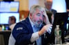 Händler arbeiten auf dem Parkett der Wall Street. Die US-Börsen schließen am letzten Tag im Juni mit einer erschreckend schwachen Halbjahresbilanz.