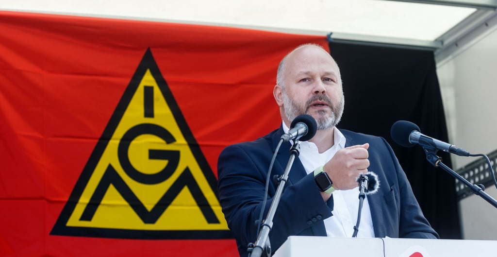 Daniel Friedrich, Bezirksleiter der IG Metall Küste. Die IG Metall Küste empfahl eine Forderung von 8 Prozent in der anstehenden Tarifrunde der Metall- und Elektroindustrie.