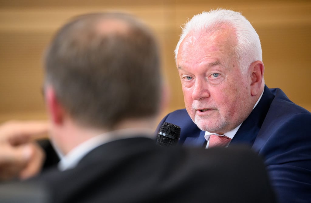 Wolfgang Kubicki (FDP) hat Bundesgesundheitsminister Karl Lauterbach (SPD) aufgefordert, den Präsidenten des Robert Koch-Instituts (RKI), Lothar Wieler, zu entlassen.