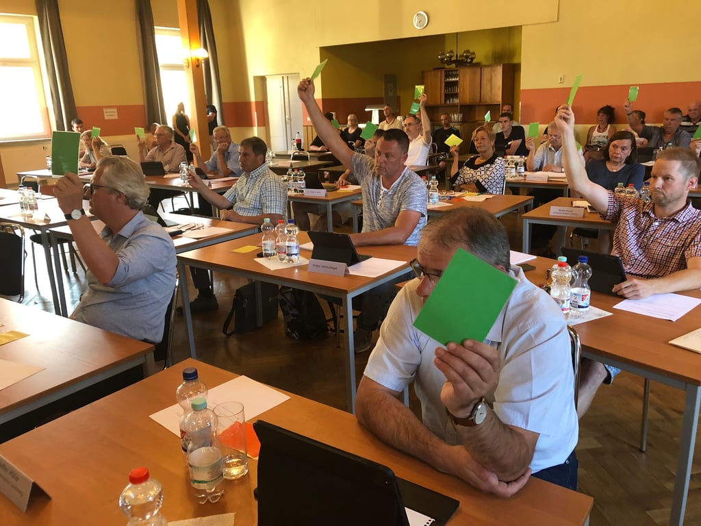Am Ende war es einstimmig. Die Stadträte in Landsberg wollen nicht mehr mit der Bürgermeisterin zusammenarbeiten.