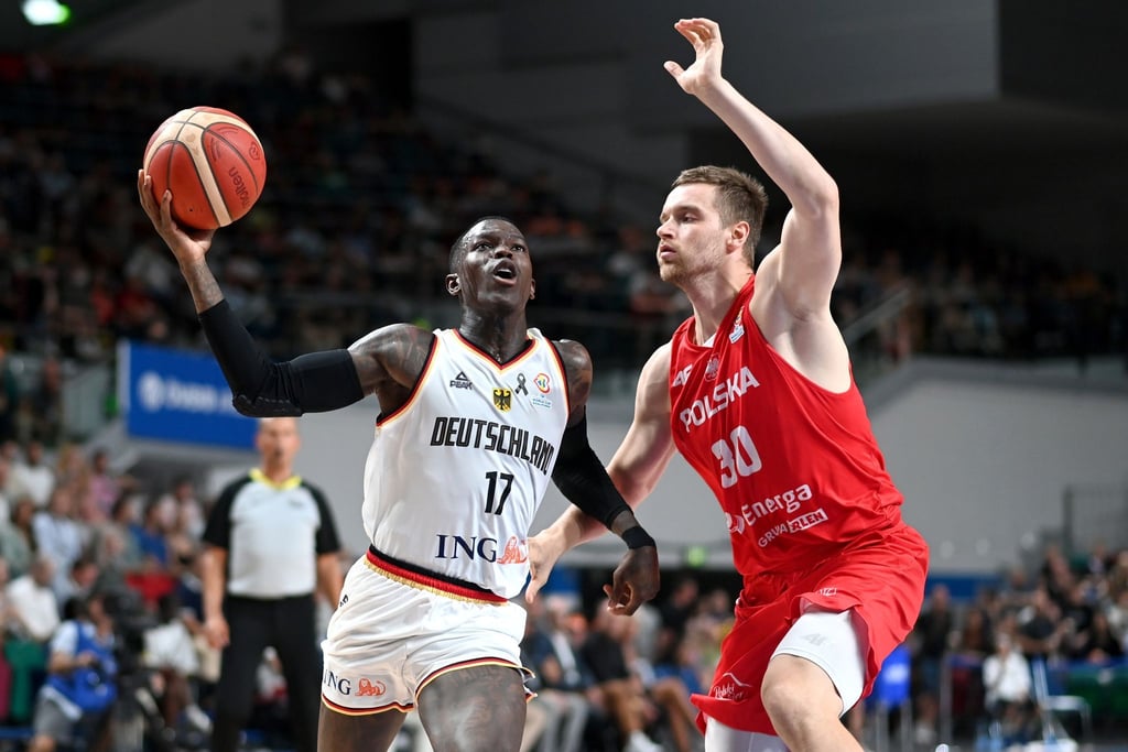 Dennis Schröder in Aktion gegen Jakub Garbacz aus Polen.
