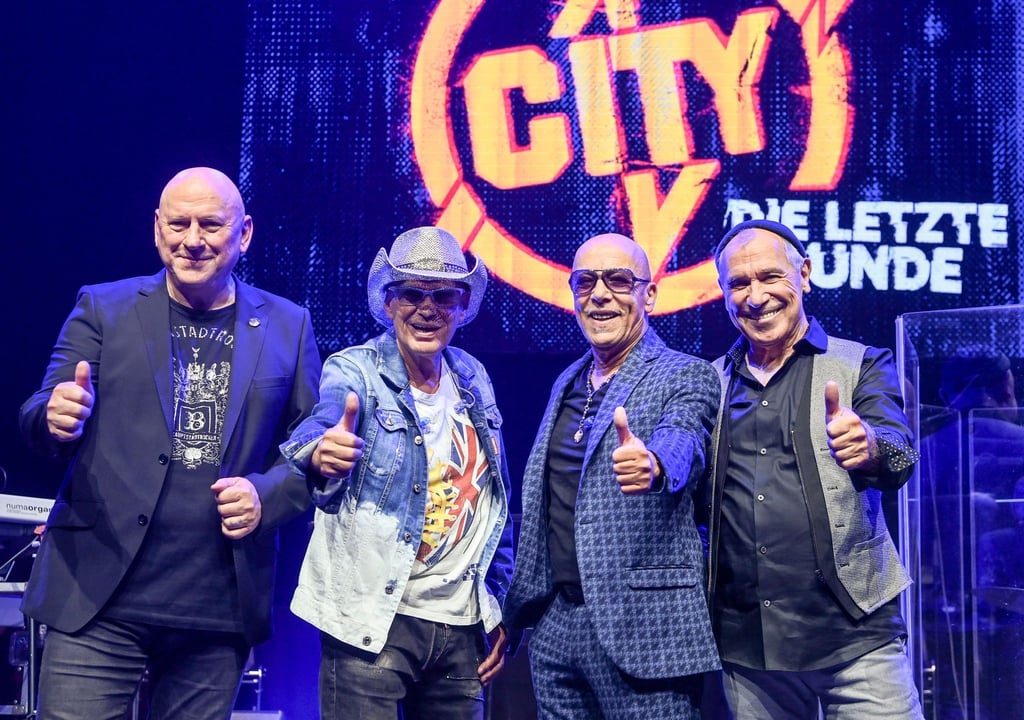 Manfred Hennig (l-r), Fritz Puppel, Toni Krahl und Georgi Gogow von City gehen auf Abschiedstour.