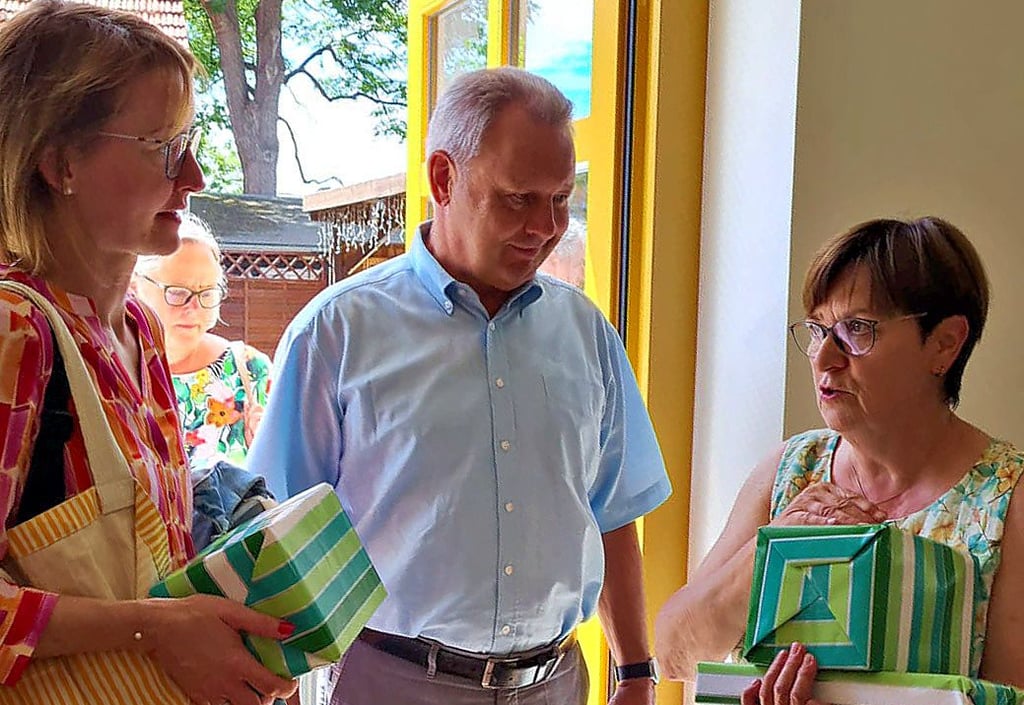 Mitglieder des Gemeindekirchenrates konnten zur Einweihung zahlreiche Gäste, so auch Wanzlebens Bürgermeister Thomas Kluge, begrüßen.