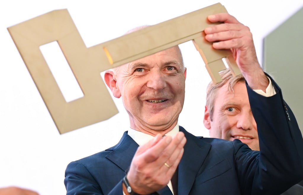 DFB-Präsident Bernd Neuendorf will den deutschen Fußballerinnen vor der EM keinen Druck machen.