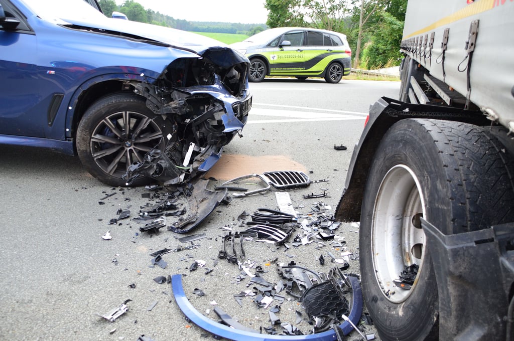 Auf der B71 ist es am Freitagabend zu einem Unfall gekommen. Foto: