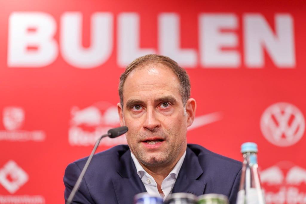 Oliver Mintzlaff spricht.