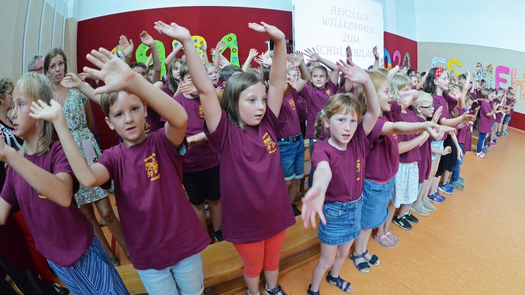 Zurzeit besuchen 82 Kinder aus acht Ortschaften die Grundschule in Mehringen. Beim Fest hatten sie ihren großen Auftritt.