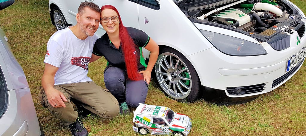 René und Vanessa König mit zwei der kleinen Diamanten beim Pretzscher Mitsubishi Fantreffen.