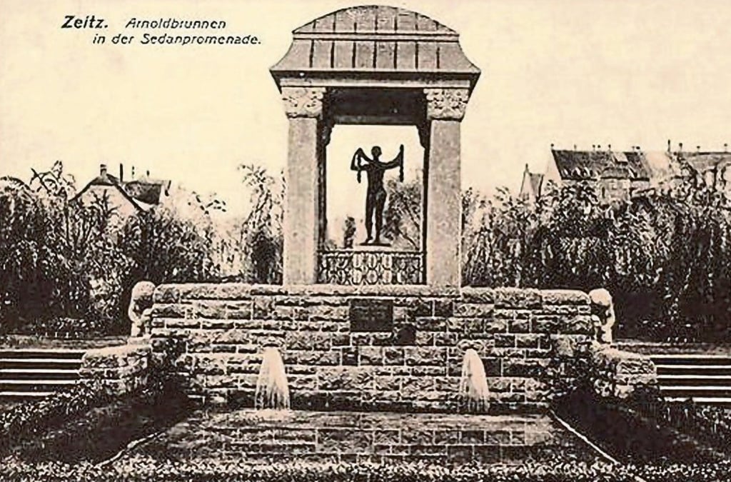 So schön war der Arnoldbrunnen in der damaligen Sedanpromenade in Zeitz - später Karl-Marx-Promenade, heute Theodor-Arnold-Promenade.